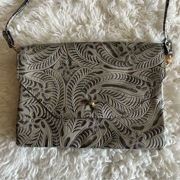 🔴 3/$15! Street Level Grey/Silver Embossed Foldover Crossbody Handbag - Picture 2 of 8